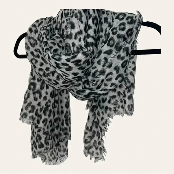 0505.‎ Fashion BLANKET SCARF LEOPARD PRINT FRINGE EDGES - Picture 1 of 6